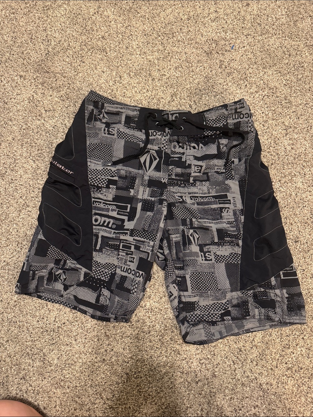 Volcom Men's Black & Gray Graphic Hybrid Boardshorts